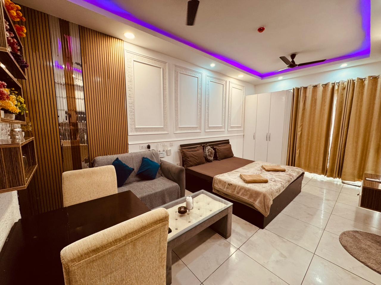 Studio flat in Noida